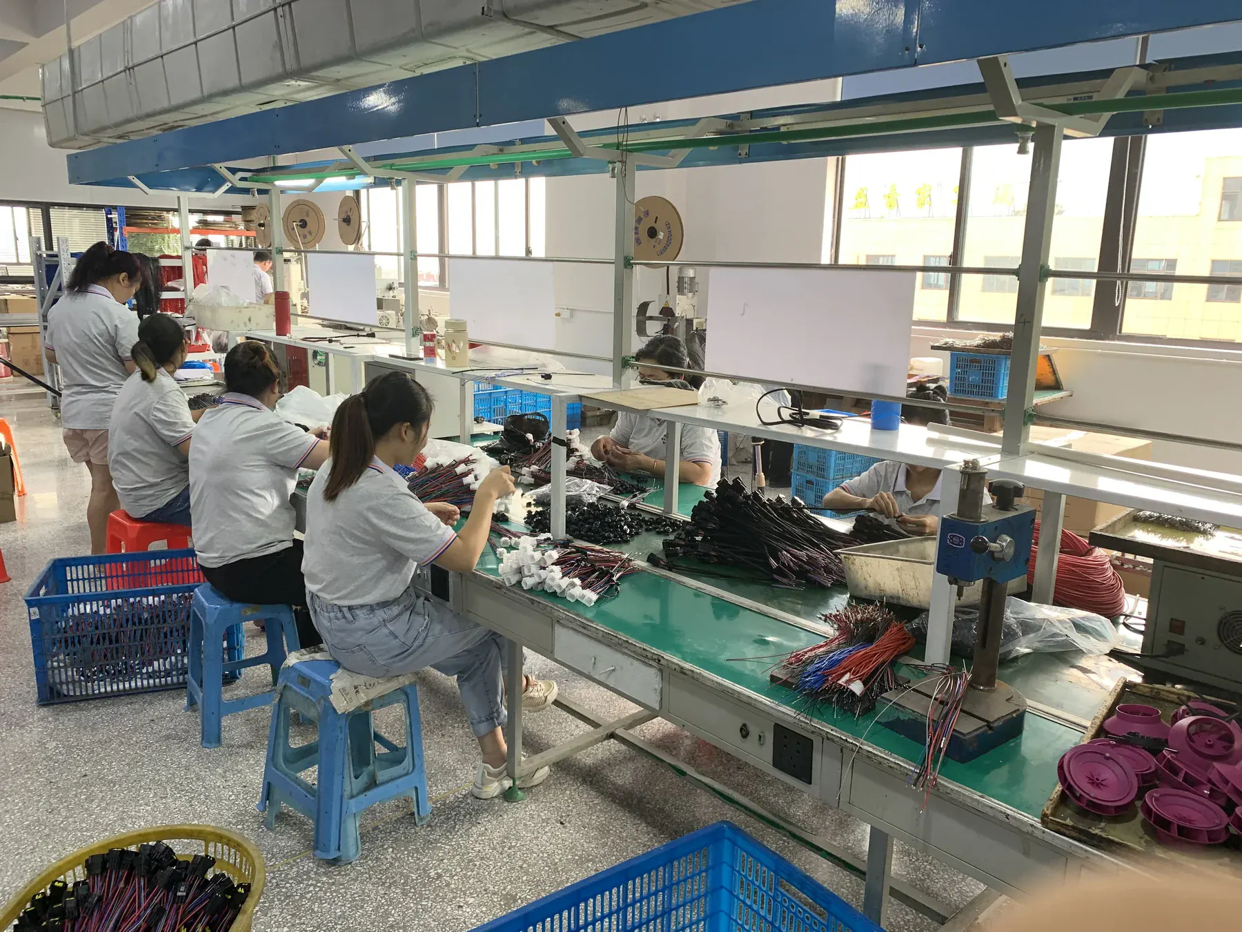 Weibosifu team assembling automotive heater components